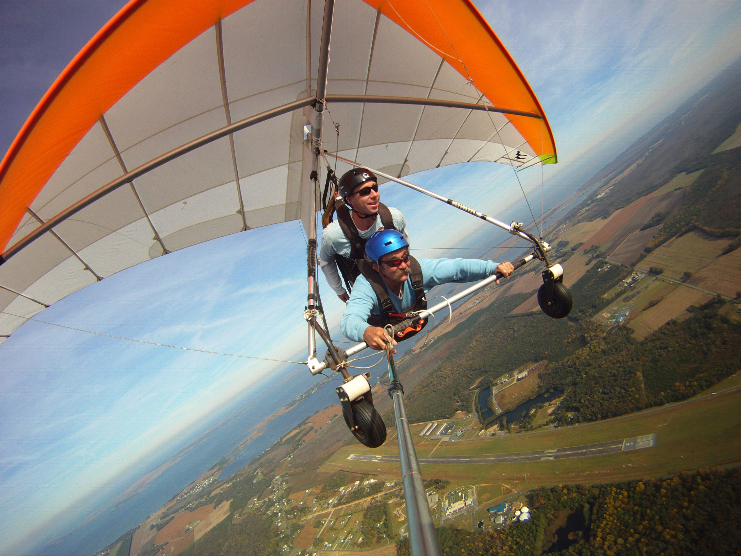 Tandem hang glider a mile in the sky